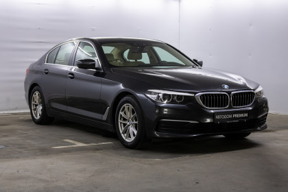 Продажа BMW 5 серии VII (G30/G31) 520d 2.0 AT (190 л.с.) 2018 Черный в Автодом