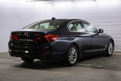 Продажа BMW 5 серии VII (G30/G31) 520d 2.0 AT (190 л.с.) 2018 Черный в Автодом