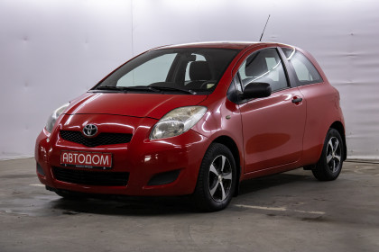 Продажа Toyota Yaris II Рестайлинг 1.0 MT (69 л.с.) 2010 Красный в Автодом