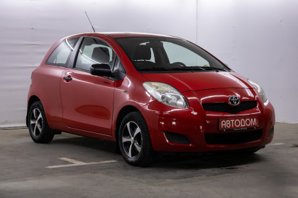 Продажа Toyota Yaris II Рестайлинг 1.0 MT (69 л.с.) 2010 Красный в Автодом