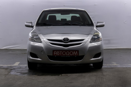 Продажа Toyota Yaris II Рестайлинг 1.5 AT (106 л.с.) 2011 Серебристый в Автодом