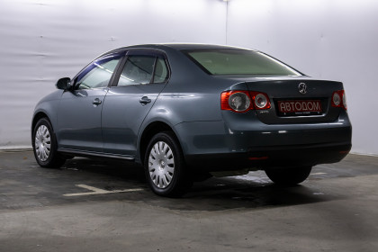 Продажа Volkswagen Jetta V 1.6 MT (102 л.с.) 2008 Серый в Автодом