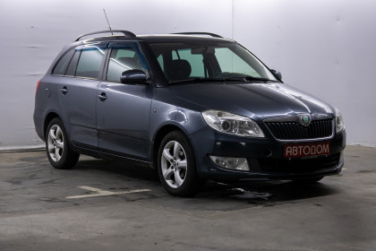 Продажа Skoda Fabia II Рестайлинг 1.2 MT (75 л.с.) 2010 Серый в Автодом