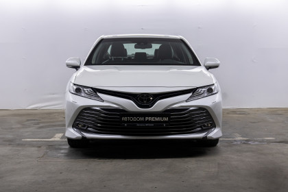 Продажа Toyota Camry VIII (XV70) 2.5 AT (181 л.с.) 2020 Белый в Автодом