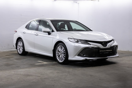 Продажа Toyota Camry VIII (XV70) 2.5 AT (181 л.с.) 2020 Белый в Автодом