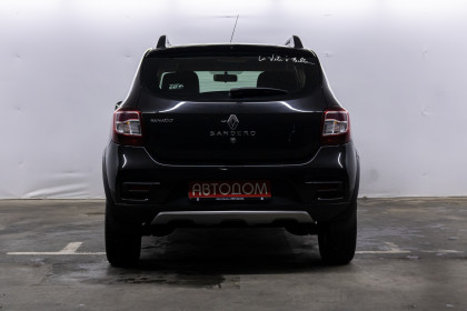 Продажа Renault Sandero II Stepway 1.6 MT (82 л.с.) 2017 Черный в Автодом