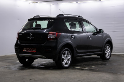 Продажа Renault Sandero II Stepway 1.6 MT (82 л.с.) 2017 Черный в Автодом