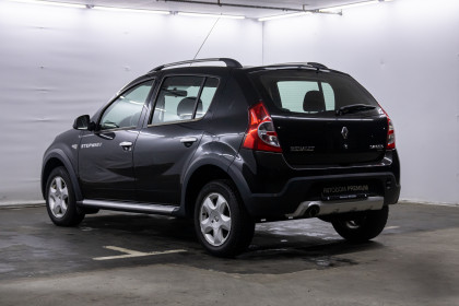 Продажа Renault Sandero I Stepway 1.6 MT (84 л.с.) 2014 Черный в Автодом