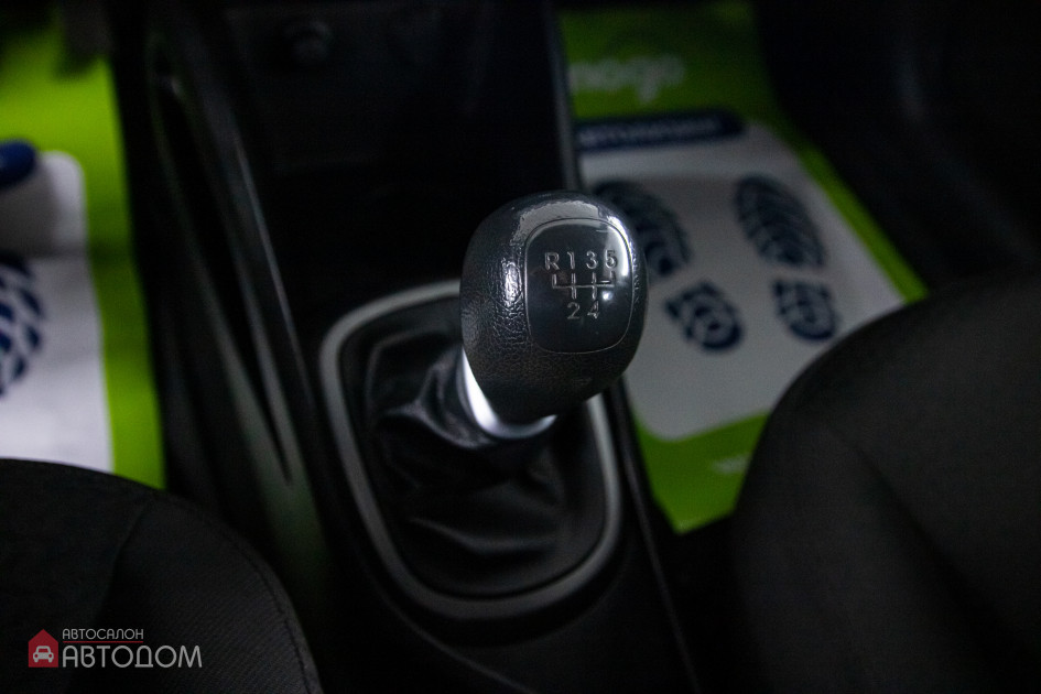 Продажа Kia Rio III 1.4 MT (107 л.с.) 2014 Красный в Автодом