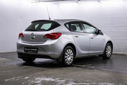 Продажа Opel Astra J Рестайлинг 1.6 AT (115 л.с.) 2014 Серебристый в Автодом