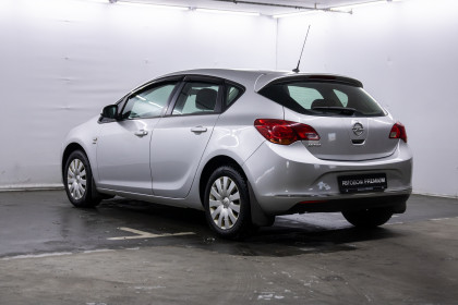 Продажа Opel Astra J Рестайлинг 1.6 AT (115 л.с.) 2014 Серебристый в Автодом