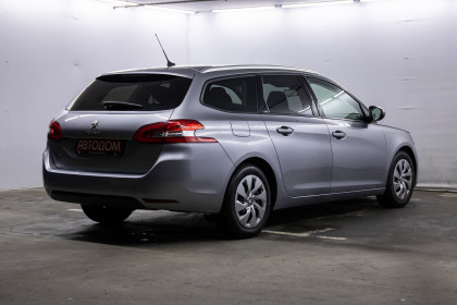 Продажа Peugeot 308 II Рестайлинг 1.5 MT (131 л.с.) 2018 Серебристый в Автодом