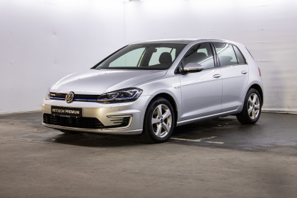 Продажа Volkswagen Golf VII Рестайлинг e-Golf 0.0 AT (136 л.с.) 2019 Серебристый в Автодом