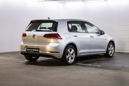 Продажа Volkswagen Golf VII Рестайлинг e-Golf 0.0 AT (136 л.с.) 2019 Серебристый в Автодом