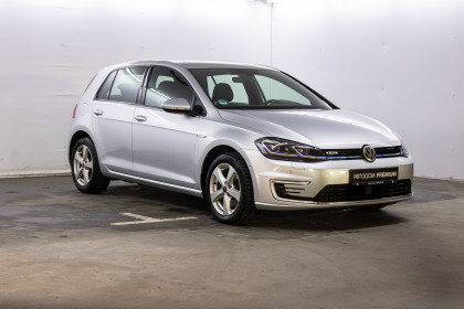 Продажа Volkswagen Golf VII Рестайлинг e-Golf 0.0 AT (136 л.с.) 2019 Серебристый в Автодом