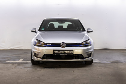 Продажа Volkswagen Golf VII Рестайлинг e-Golf 0.0 AT (136 л.с.) 2019 Серебристый в Автодом