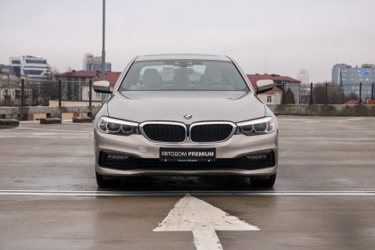 Продажа BMW 5 серии VII (G30/G31) 530i 2.0 AT (252 л.с.) 2018 Серебристый в Автодом