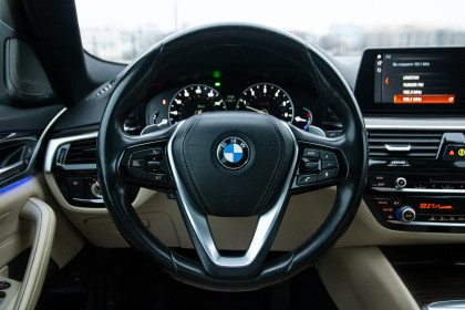 Продажа BMW 5 серии VII (G30/G31) 530i 2.0 AT (252 л.с.) 2018 Серебристый в Автодом