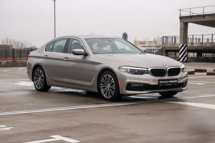 Продажа BMW 5 серии VII (G30/G31) 530i 2.0 AT (252 л.с.) 2018 Серебристый в Автодом