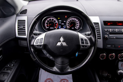 Продажа Mitsubishi Outlander II Рестайлинг 2.4 MT (170 л.с.) 2010 Черный в Автодом