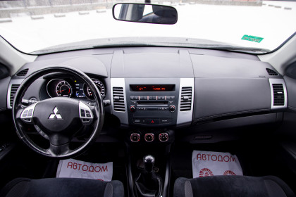 Продажа Mitsubishi Outlander II Рестайлинг 2.4 MT (170 л.с.) 2010 Черный в Автодом