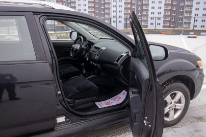 Продажа Mitsubishi Outlander II Рестайлинг 2.4 MT (170 л.с.) 2010 Черный в Автодом