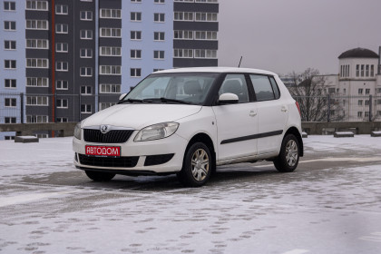 Продажа Skoda Fabia II Рестайлинг 1.4 MT (86 л.с.) 2013 Белый в Автодом