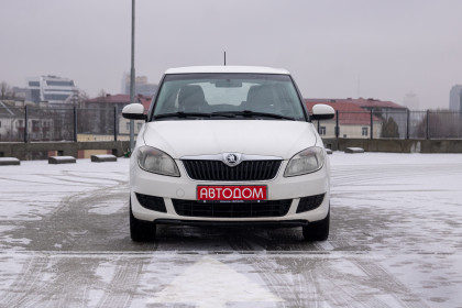 Продажа Skoda Fabia II Рестайлинг 1.4 MT (86 л.с.) 2013 Белый в Автодом