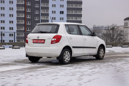 Продажа Skoda Fabia II Рестайлинг 1.4 MT (86 л.с.) 2013 Белый в Автодом