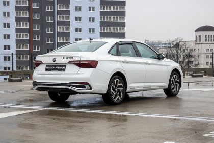 Продажа Volkswagen Jetta VII Рестайлинг 1.5 AT (158 л.с.) 2022 Белый в Автодом