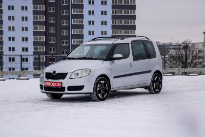 Продажа Skoda Roomster I 1.4 MT (86 л.с.) 2008 Серебристый в Автодом