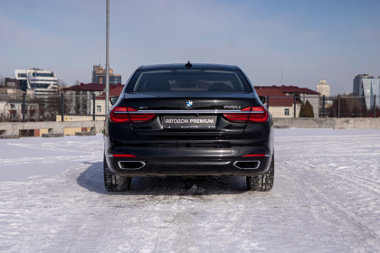 Продажа BMW 7 серии VI (G11/G12) 750i xDrive 4.4 AT (450 л.с.) 2015 Черный в Автодом