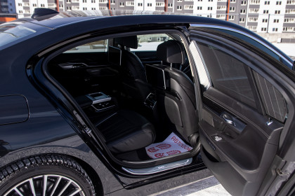 Продажа BMW 7 серии VI (G11/G12) 750i xDrive 4.4 AT (450 л.с.) 2015 Черный в Автодом