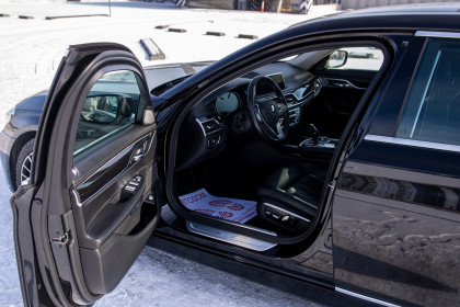 Продажа BMW 7 серии VI (G11/G12) 750i xDrive 4.4 AT (450 л.с.) 2015 Черный в Автодом