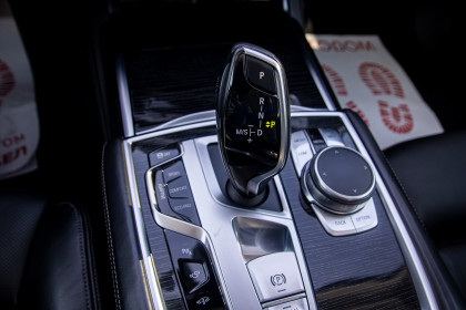 Продажа BMW 7 серии VI (G11/G12) 750i xDrive 4.4 AT (450 л.с.) 2015 Черный в Автодом