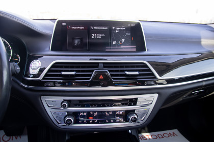 Продажа BMW 7 серии VI (G11/G12) 750i xDrive 4.4 AT (450 л.с.) 2015 Черный в Автодом
