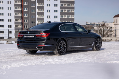 Продажа BMW 7 серии VI (G11/G12) 750i xDrive 4.4 AT (450 л.с.) 2015 Черный в Автодом