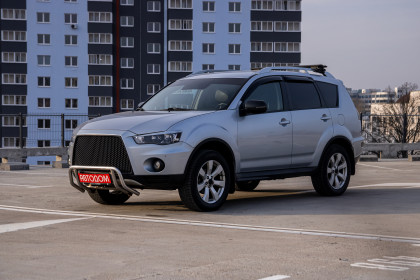 Продажа Mitsubishi Outlander II Рестайлинг 2.0 CVT (147 л.с.) 2010 Серебристый в Автодом