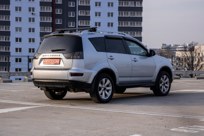 Продажа Mitsubishi Outlander II Рестайлинг 2.0 CVT (147 л.с.) 2010 Серебристый в Автодом