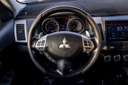 Продажа Mitsubishi Outlander II Рестайлинг 2.0 CVT (147 л.с.) 2010 Серебристый в Автодом