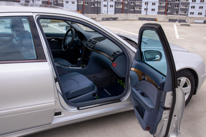 Продажа Mercedes-Benz E-Класс III (W211, S211) 270 2.7 AT (177 л.с.) 2004 Серебристый в Автодом