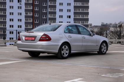 Продажа Mercedes-Benz E-Класс III (W211, S211) 270 2.7 AT (177 л.с.) 2004 Серебристый в Автодом