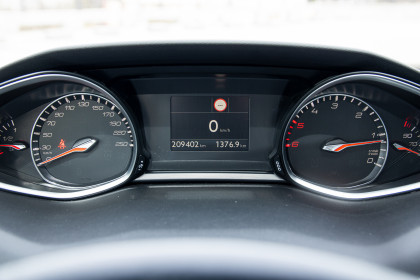Продажа Peugeot 308 II Рестайлинг 1.5 MT (102 л.с.) 2019 Серый в Автодом