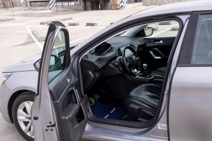Продажа Peugeot 308 II Рестайлинг 1.5 MT (102 л.с.) 2019 Серый в Автодом