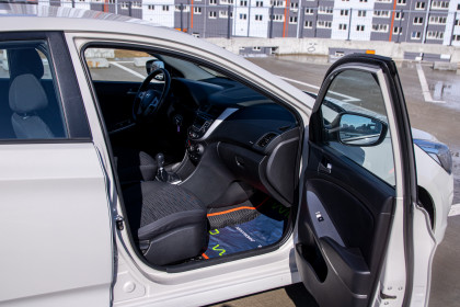 Продажа Hyundai Solaris I Рестайлинг 1.6 MT (123 л.с.) 2015 Серый в Автодом