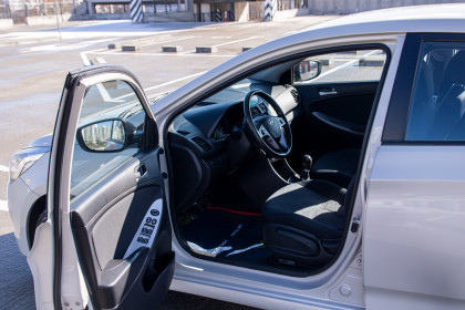 Продажа Hyundai Solaris I Рестайлинг 1.6 MT (123 л.с.) 2015 Серый в Автодом