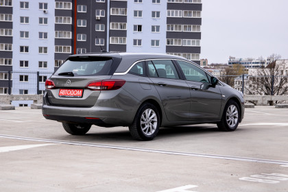 Продажа Opel Astra K Рестайлинг 1.5 MT (105 л.с.) 2021 Серый в Автодом