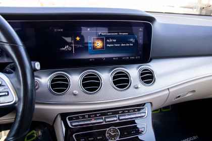 Продажа Mercedes-Benz E-Класс V (W213, S213, C238) 220 d 2.0 AT (194 л.с.) 2019 Черный в Автодом