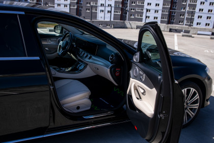 Продажа Mercedes-Benz E-Класс V (W213, S213, C238) 220 d 2.0 AT (194 л.с.) 2019 Черный в Автодом