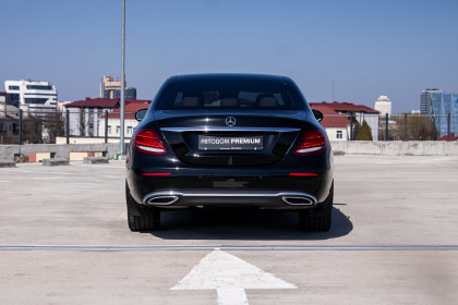 Продажа Mercedes-Benz E-Класс V (W213, S213, C238) 220 d 2.0 AT (194 л.с.) 2019 Черный в Автодом